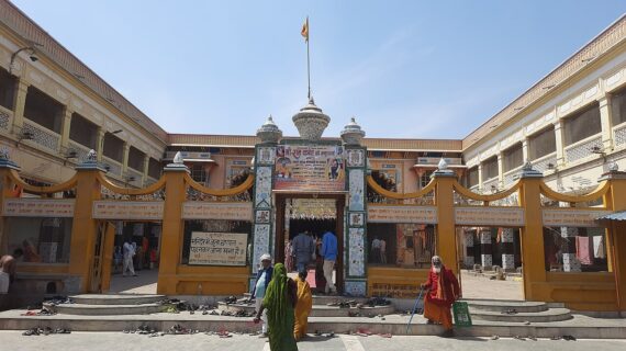 Ayodhya_Dashrath_Mahal,_Ayodhya_Inside_View
